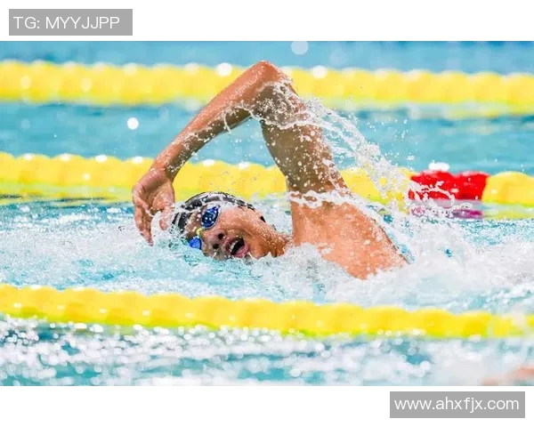 精彩泳技展现水中风采 体育表演会带你领略游泳魅力 精彩泳技展现水中风采 体育表演会带你领略游泳魅力
